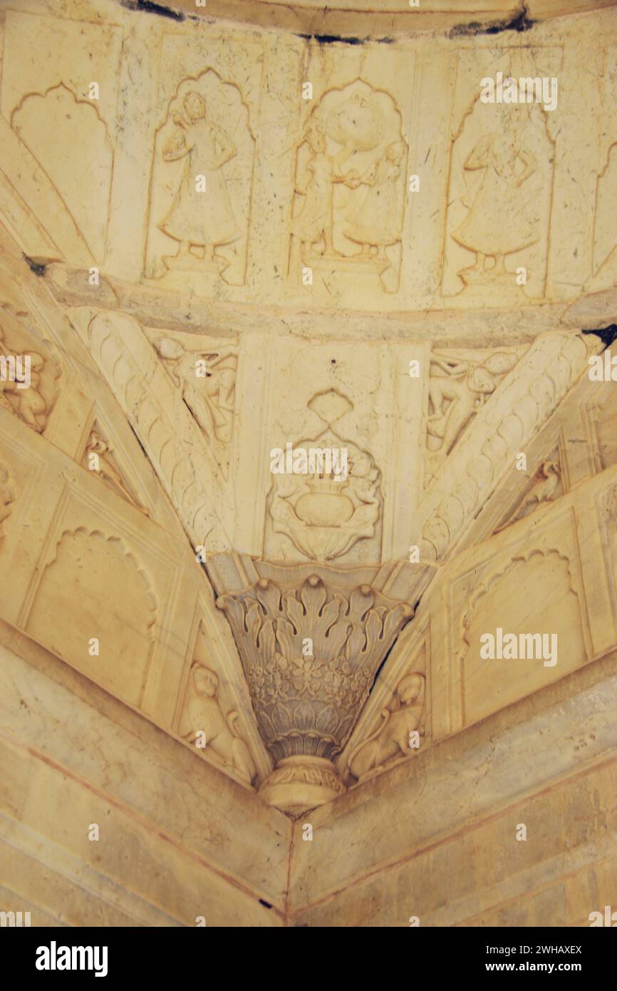 Parte architettonica di Gatore Ki Chhatriyan ( terreno crematorio reale ) , Jaipur, Rajasthan, India Foto Stock