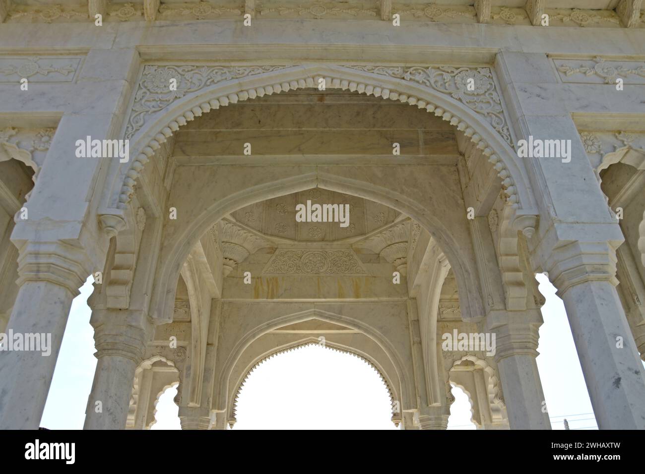 Parte architettonica di Gatore Ki Chhatriyan ( terreno crematorio reale ) , Jaipur, Rajasthan, India Foto Stock