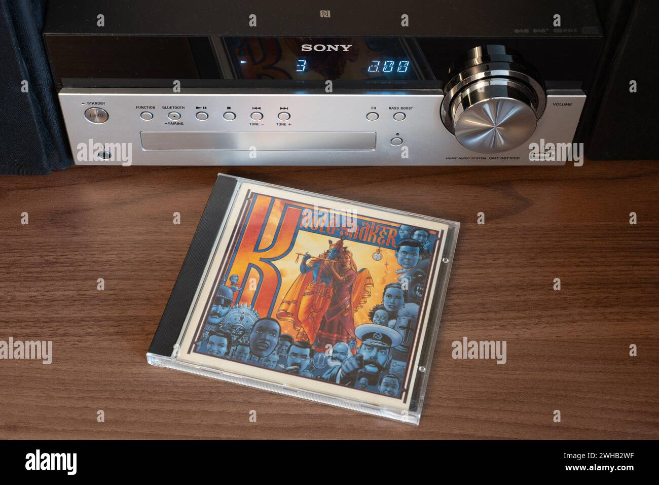 K è l'album di debutto del gruppo rock psichedelico inglese Kula Shaker, pubblicato il 16 settembre 1996. Un concept album, ispirato al misticismo indiano Foto Stock