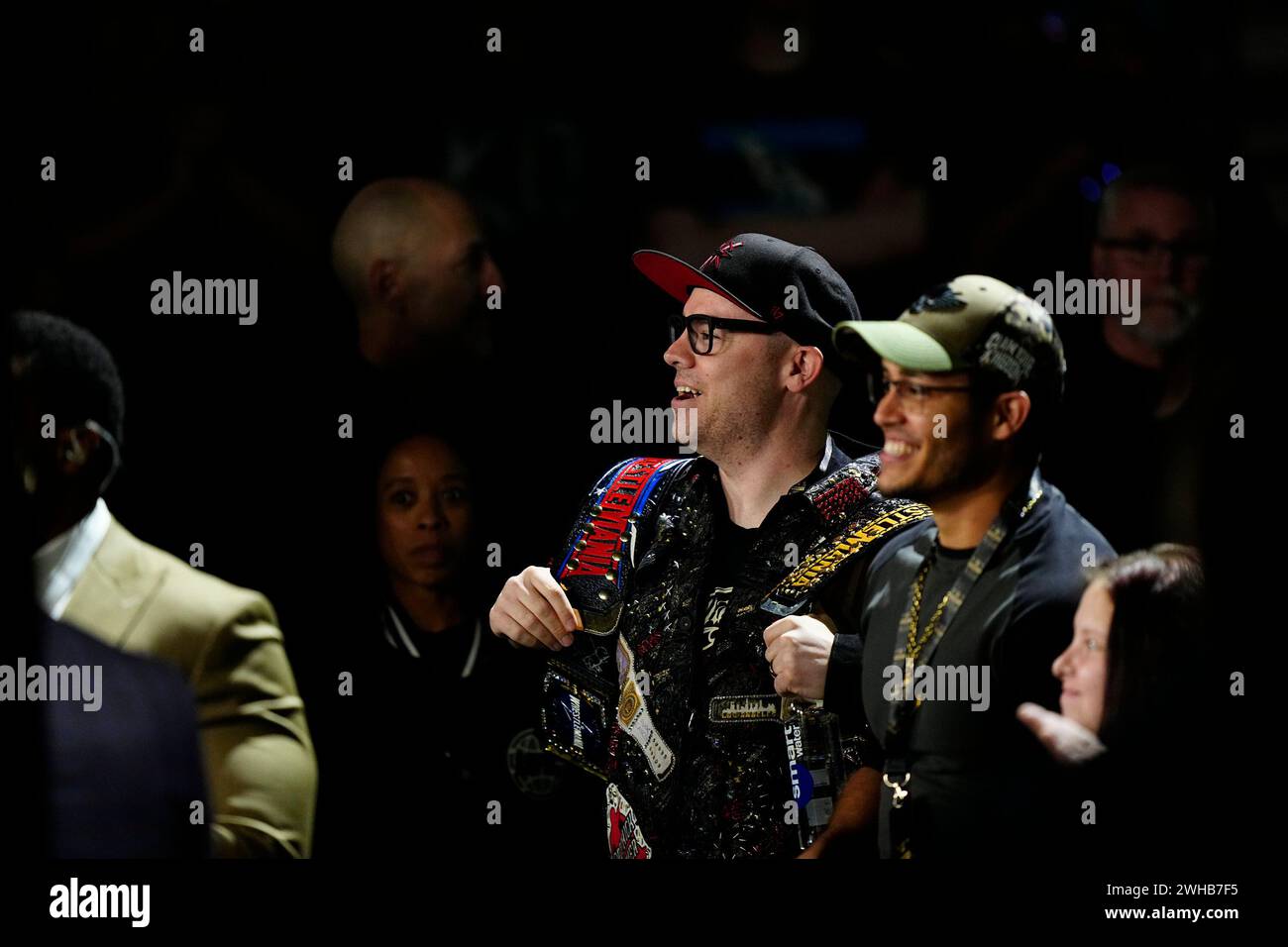 Las Vegas, Nevada, Stati Uniti. 8 febbraio 2024. LAS VEGAS, NV - 8 febbraio 2024: I fan della WWE si godono lo spettacolo alla T-Mobile Arena per il kickoff di WrestleMania XL l'8 febbraio 2024 a Las Vegas, NV, Stati Uniti. (Foto di Louis Grasse/PXimages) credito: PX Images/Alamy Live News Foto Stock