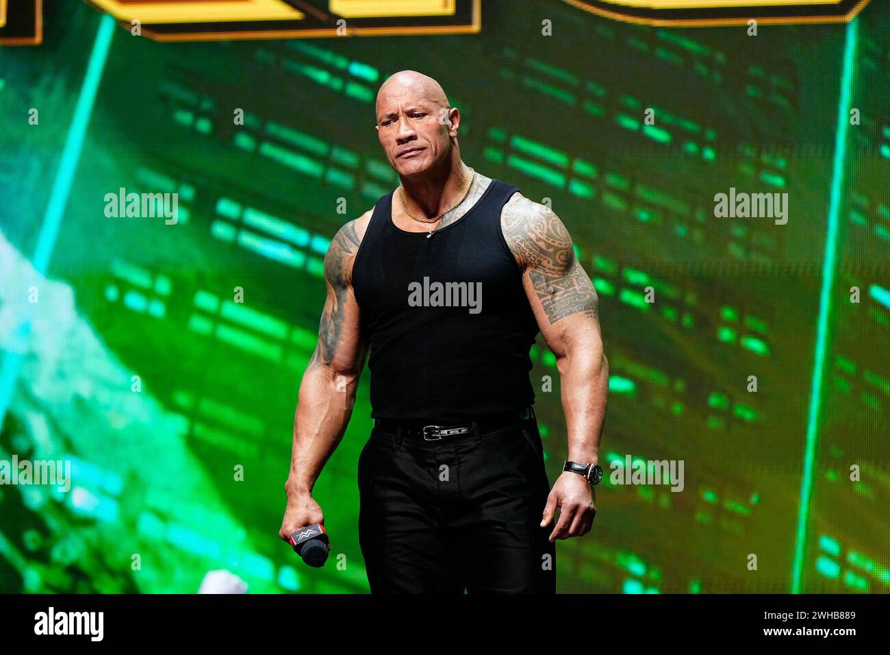 Las Vegas, Nevada, Stati Uniti. 8 febbraio 2024. LAS VEGAS, NV - 8 febbraio 2024: Dwayne "The Rock" Johnson, dieci volte WWE World Champion alla T-Mobile Arena per il kickoff di WrestleMania XL l'8 febbraio 2024 a Las Vegas, NV, Stati Uniti. (Foto di Louis Grasse/PXimages) credito: PX Images/Alamy Live News Foto Stock