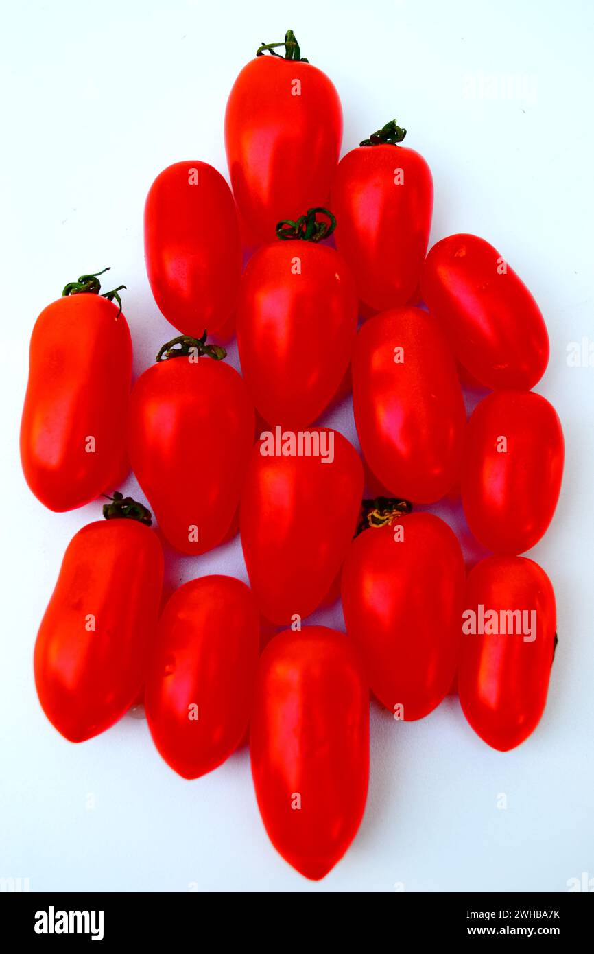 Un mucchio di pomodori rossi da dattero. Foto Stock