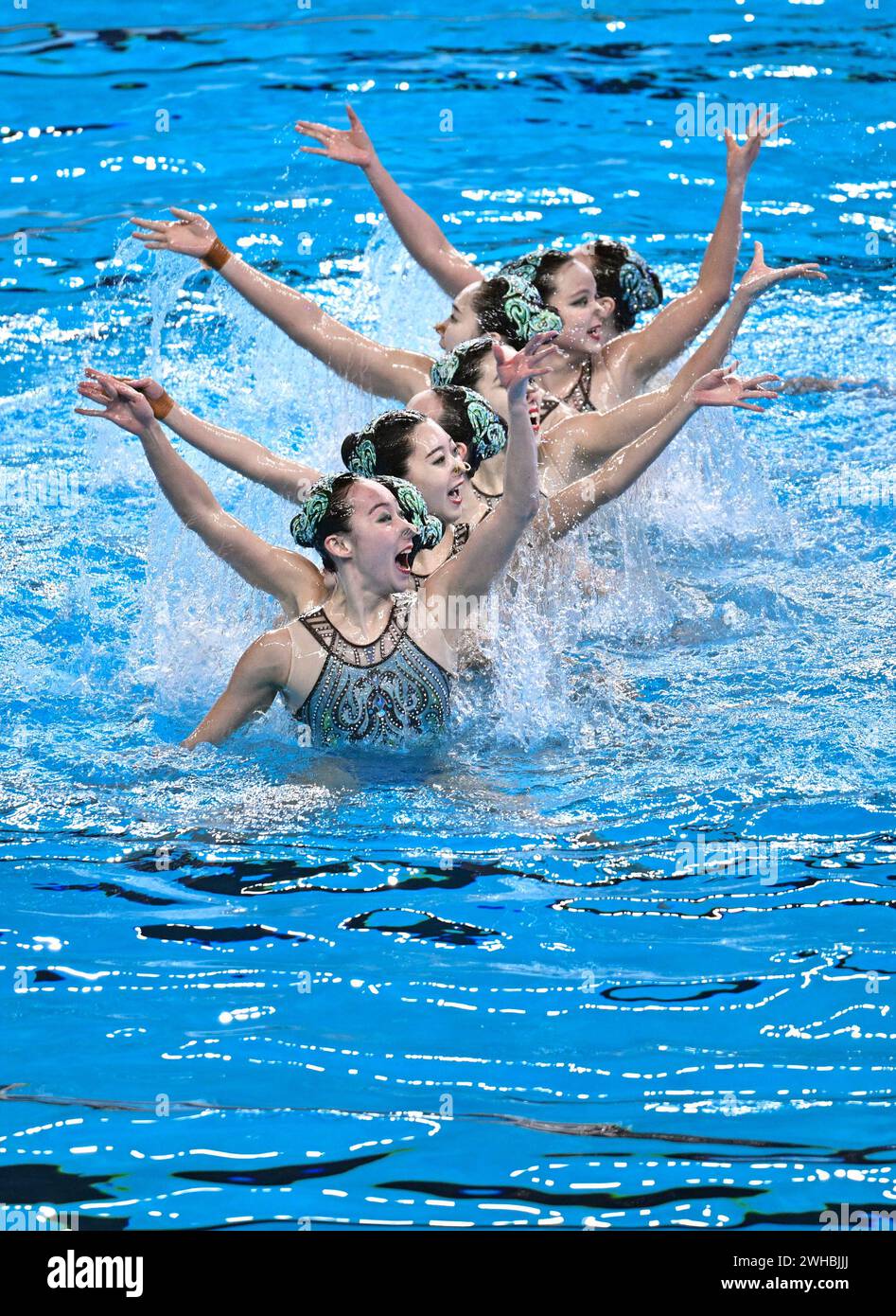 Doha, Qatar. 9 febbraio 2024. Il Team China si esibisce durante la finale di squadra libera dal nuoto artistico ai Campionati mondiali di nuoto a Doha, Qatar, 9 febbraio 2024. Crediti: Xia Yifang/Xinhua/Alamy Live News Foto Stock