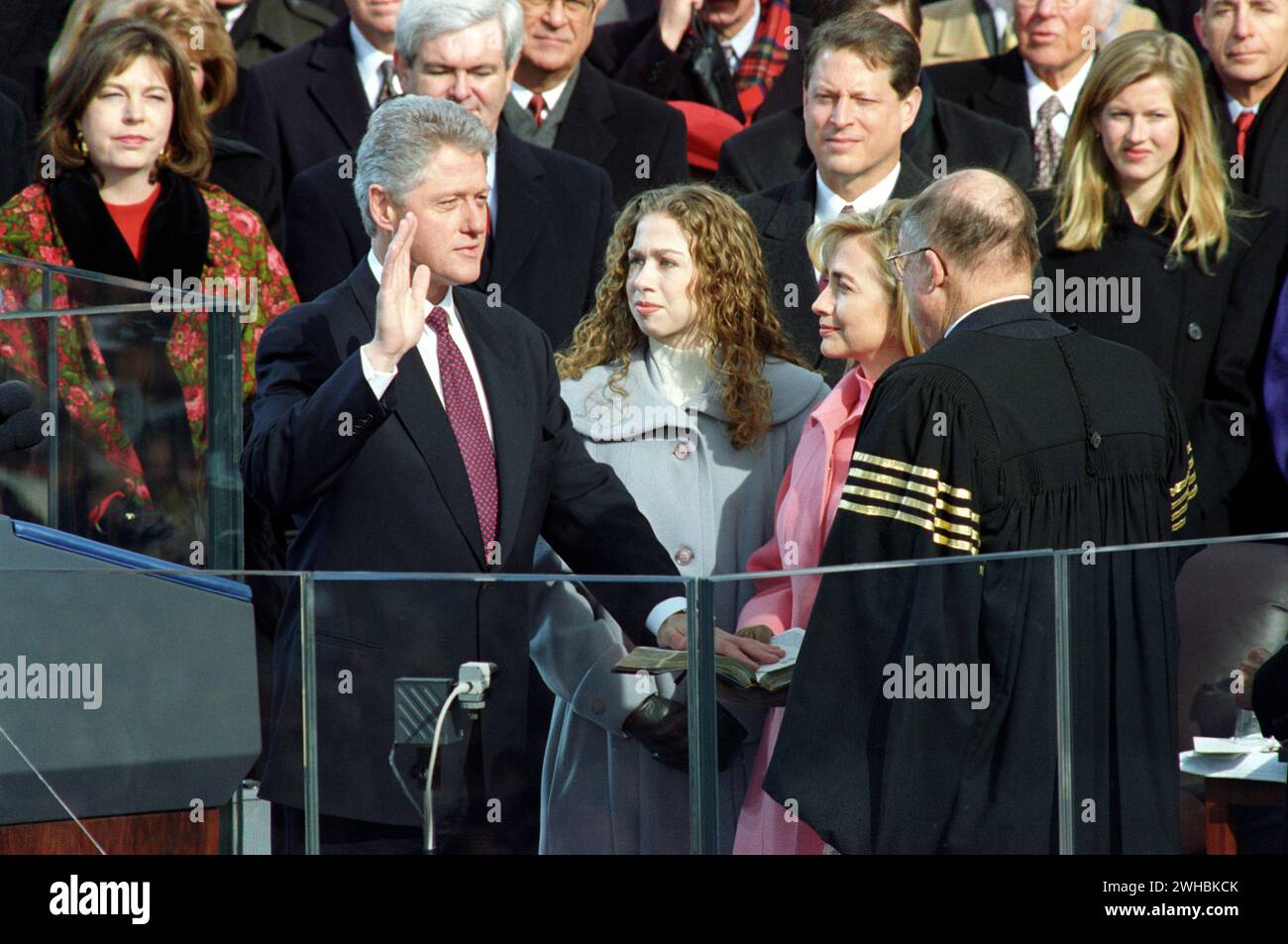 Il presidente Bill Clinton ha prestato giuramento dal giudice capo William H. Rehnquist, dicembre 1997 Foto Stock