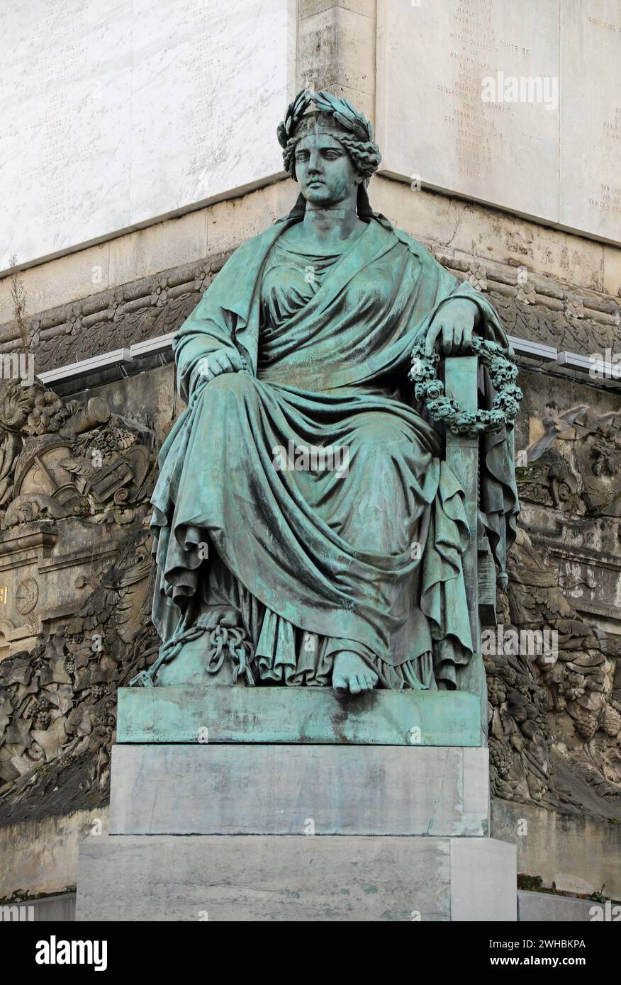 Figura allegorica della libertà di stampa sulla colonna del Congresso a Bruxelles Foto Stock