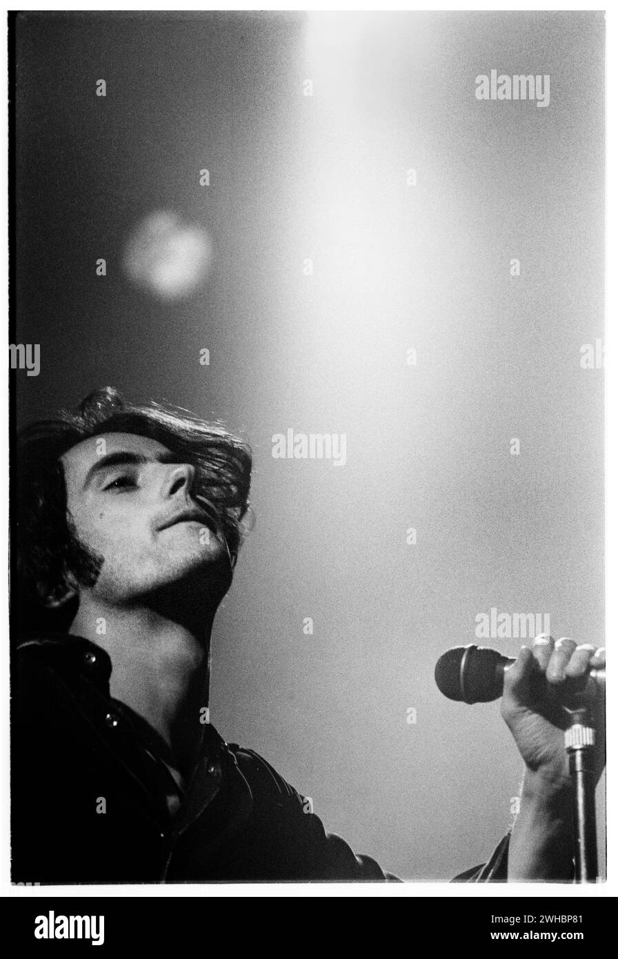THOUSAND YARD STARE, CONCERTO, 1993: Stephen Barnes cantante della rock band Thousand Yard stare suona al Cardiff University Terminal di Cardiff, Galles, il 31 maggio 1993. Foto: Rob Watkins. INFO: 1000 Yard stare, una band indie rock britannica formata nel 1990, ha portato un suono melodico e guidato dalla chitarra. Con singoli come "Comeuppance" e "Weatherwatching", hanno contribuito alla scena indie degli anni '90. Anche se di breve durata, la loro musica rimane celebrata tra i fan dell'epoca. Foto Stock