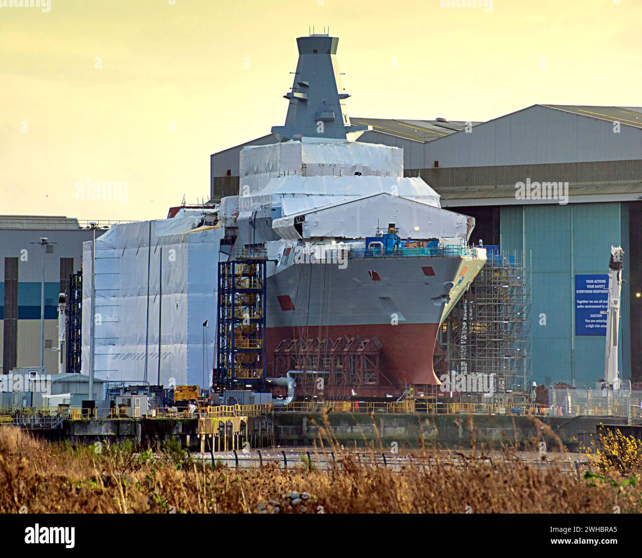 Glasgow, Scozia, Regno Unito. 9 febbraio 2024. HMS Cardiff in costruzione presso la bae Systems di Govan . Credit Gerard Ferry/Alamy Live News Foto Stock