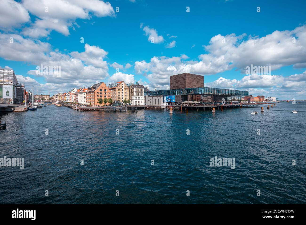 Teatro Playhouse, teatro Det Kongelige - Skuespilhuset e Nyhavn lungo il panorama del canale Sydhavnen Foto Stock