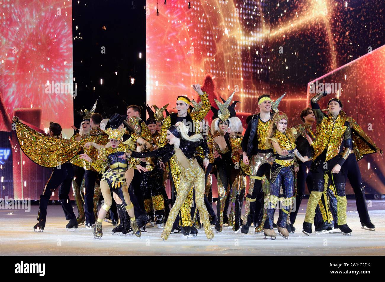 Premiere der Holiday on Ice Show No Limits in der Barclays Arena. Amburgo, 08.02.2024 *** Premiere dello spettacolo Holiday on Ice No Limits nella Barclays Arena Hamburg, 08 02 2024 foto:xgbrcix/xFuturexImagex ICE_4202 Foto Stock
