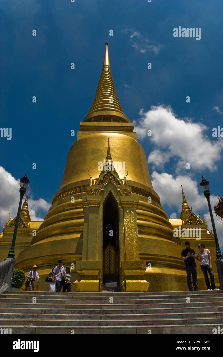 Tempio di Phra Sri Rattana nel grande palazzo reale nella capitale tailandese Bangkok Foto Stock