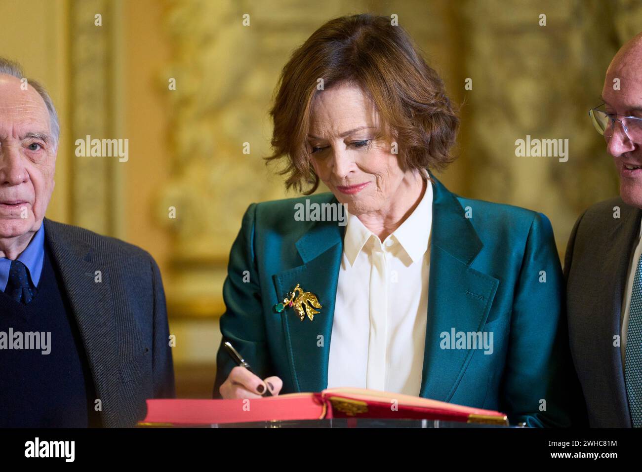 Valladolid. Spagna. 20240209, Sigourney Weaver partecipa a una fotochiamata come vincitore dell'International Goya Award 2024 durante il 38° Goya Awards al municipio il 9 febbraio 2024 a Valladolid, Spagna Foto Stock