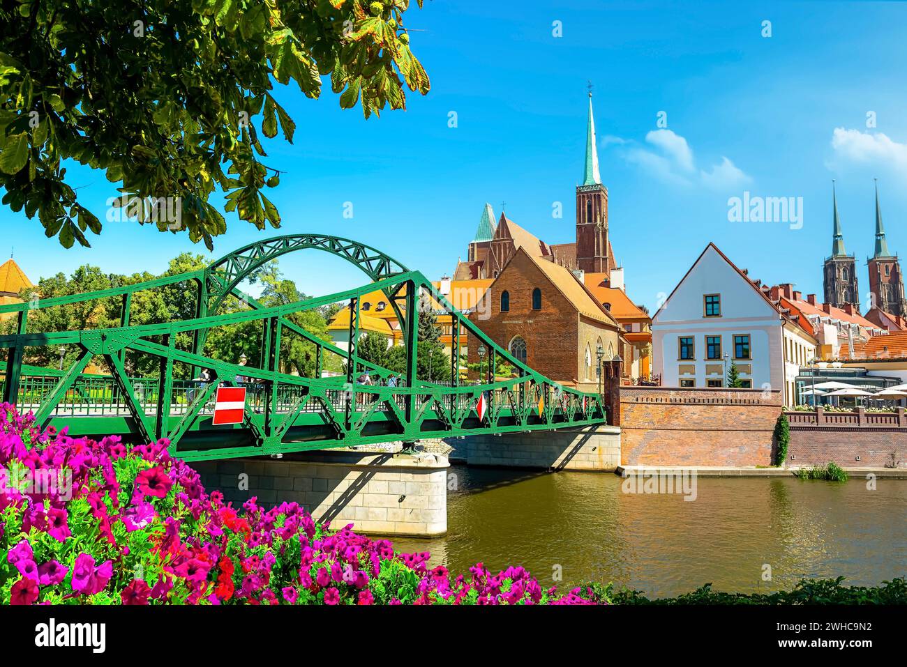 Vista panoramica del rinnovato Ponte Tumski a Breslavia, Polonia Foto Stock