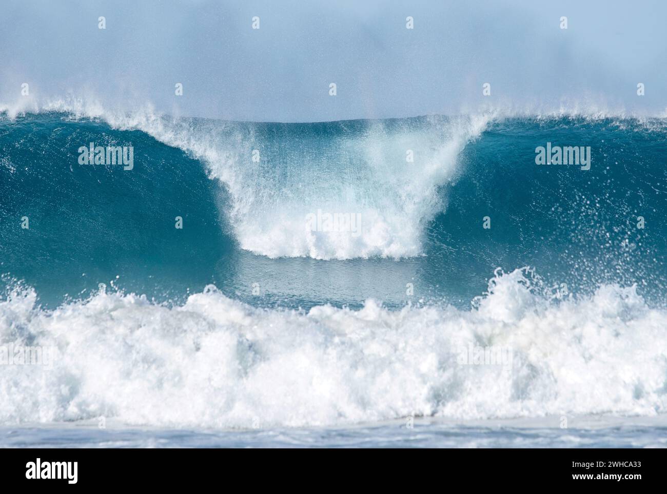 Onde sulla spiaggia di bondi Foto Stock