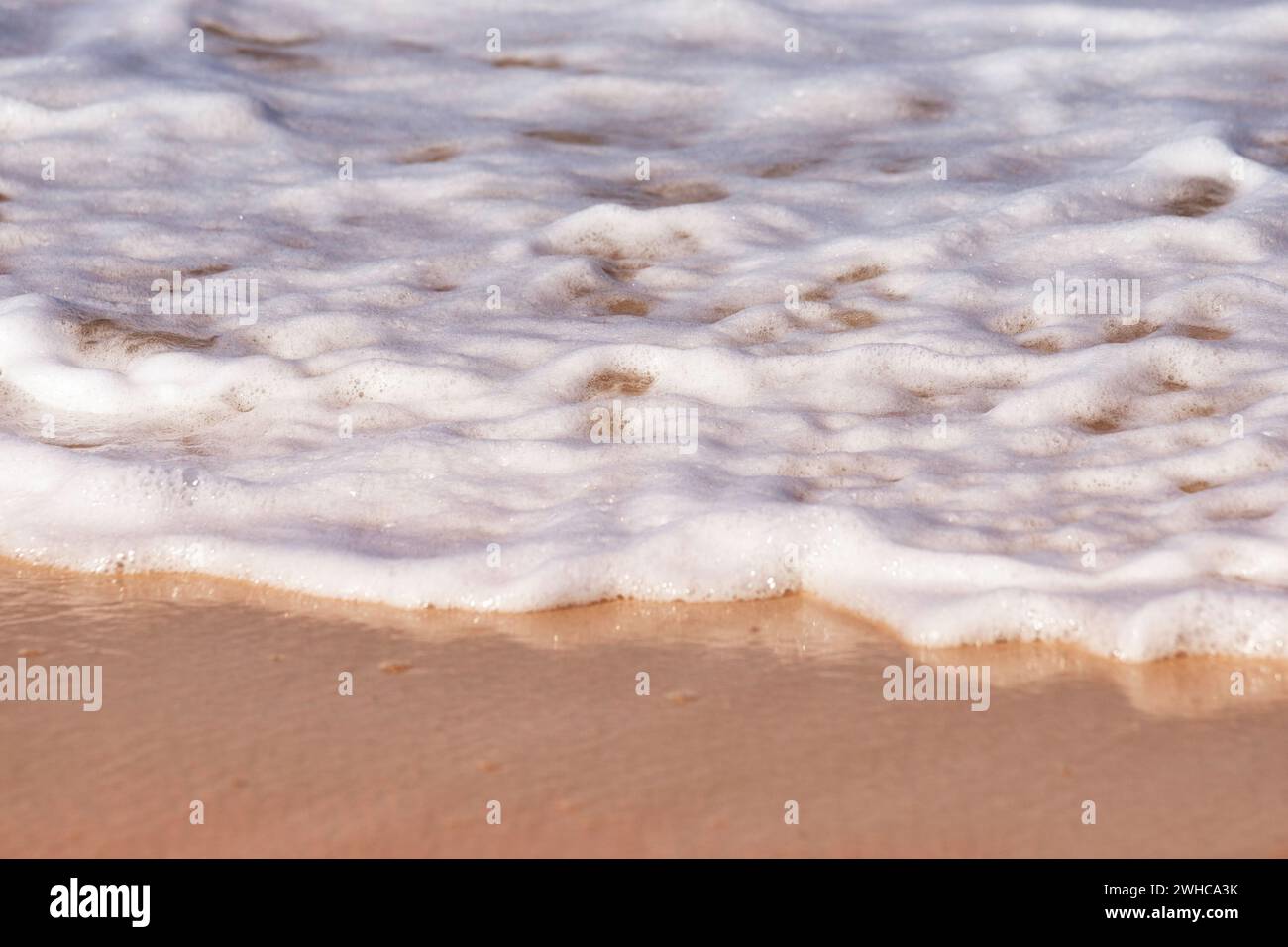 Onde sulla spiaggia di bondi Foto Stock