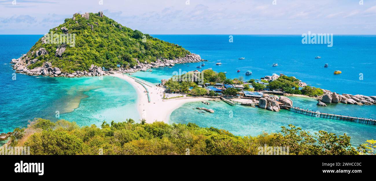 Isola di Koh Nangyuan il giorno della soleggiata e splendida acqua cristallina, Surat Thani, Thailandia. Foto Stock