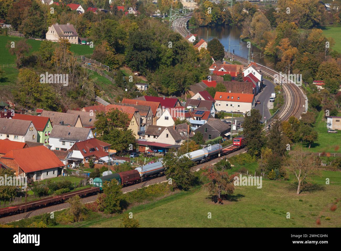 Villaggio di Saaleck nella valle di Saale vicino a Bad Kösen, Naumburg, Sassonia-Anhalt, Germania, Europa Foto Stock