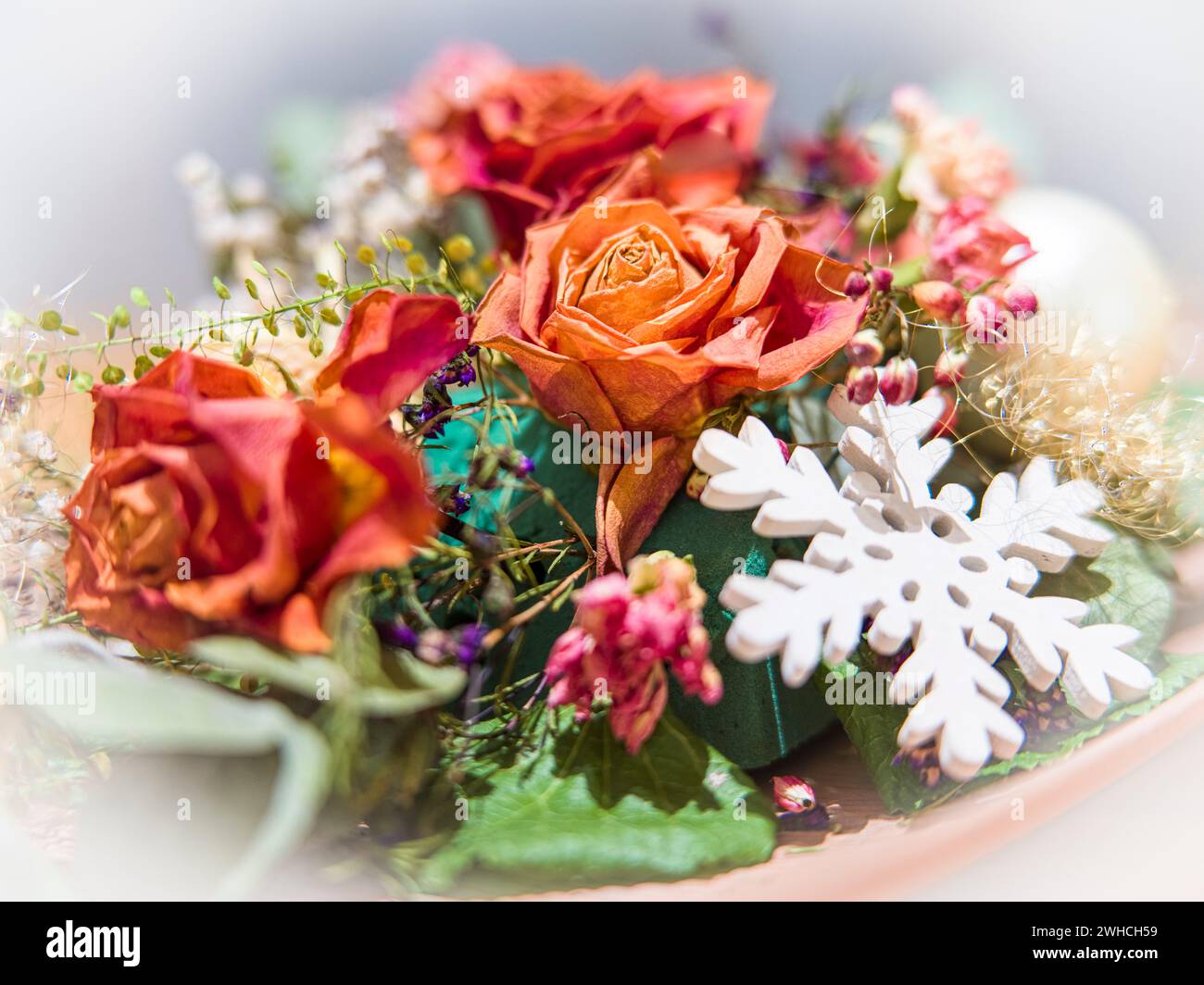Composizione floreale a base di fiori secchi Foto Stock