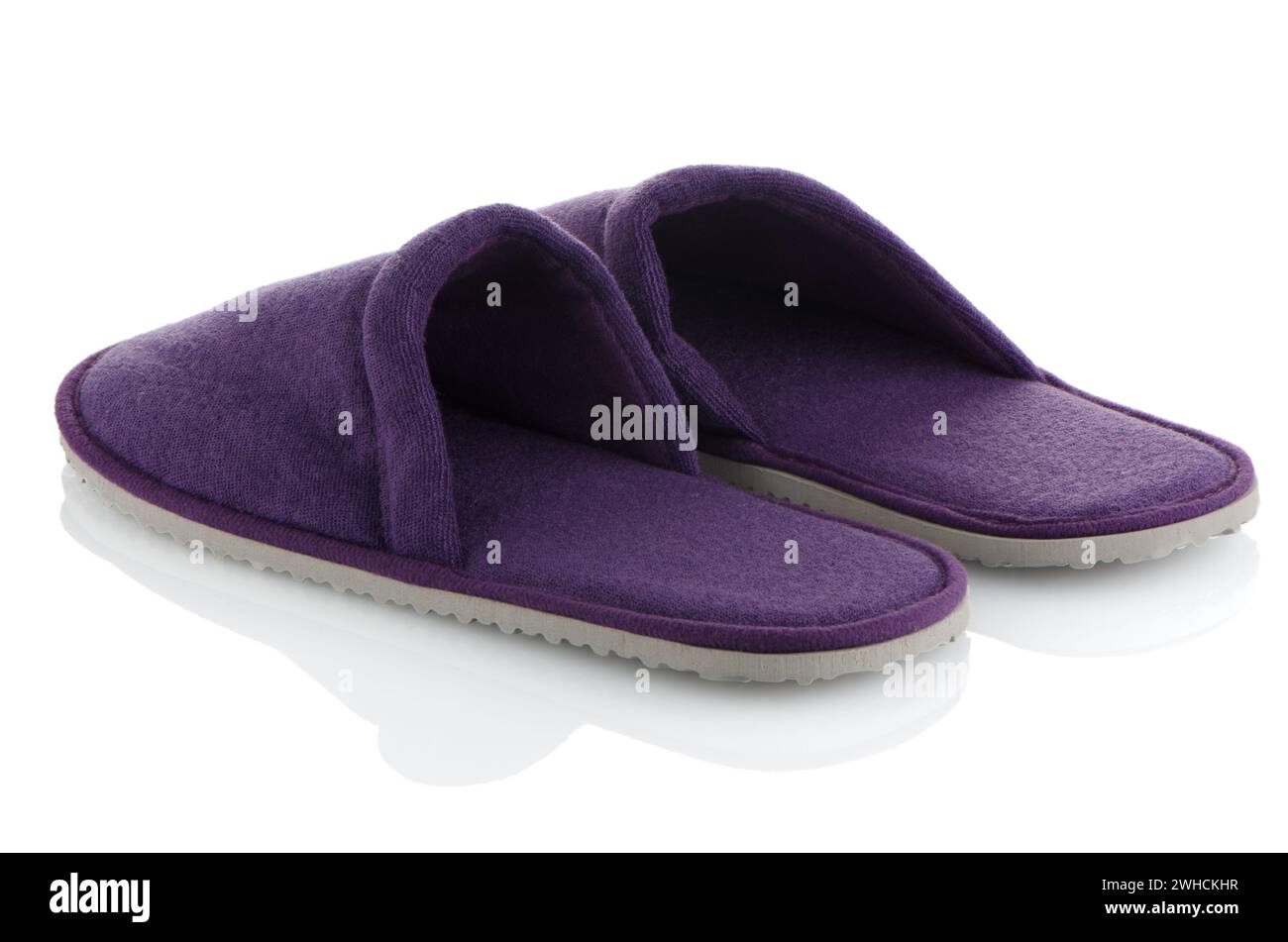 Un paio di pantofole viola Foto Stock