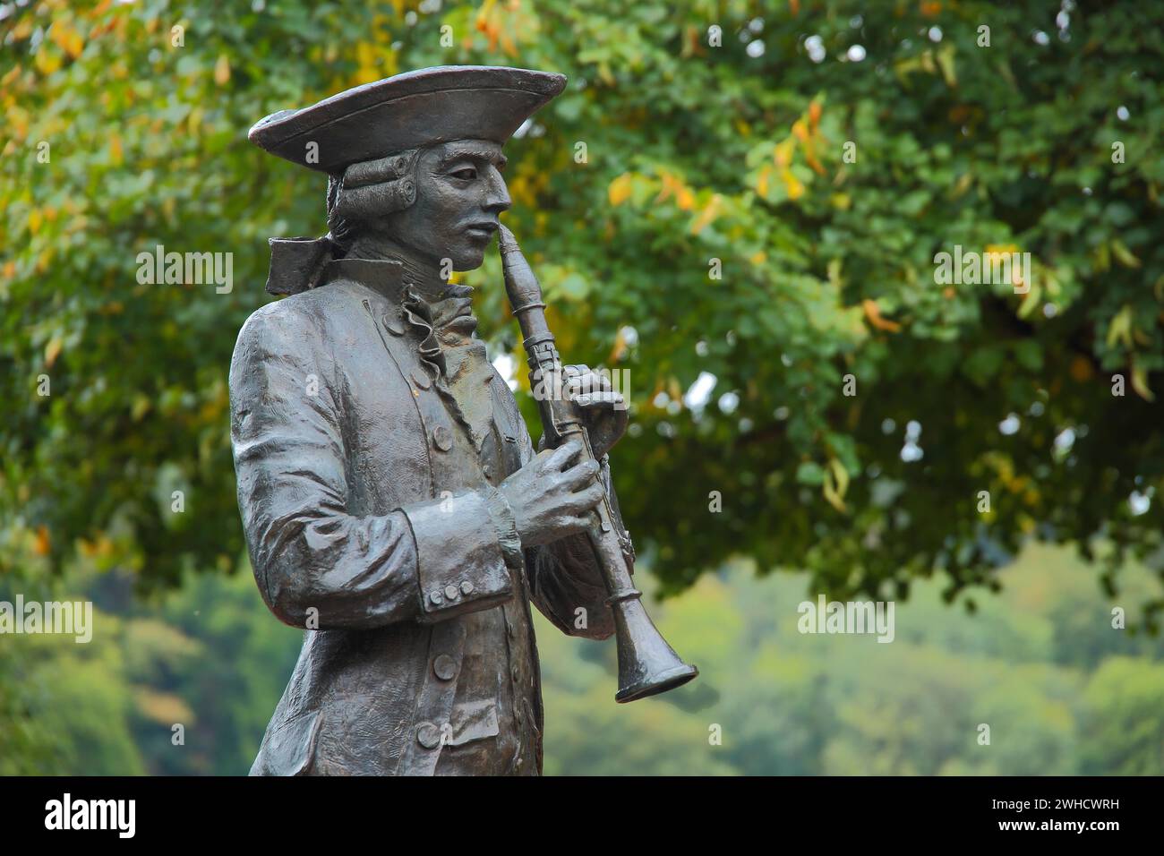 Città scultorea piper, flauto, flauto, storico, barocco, nobile, uniforme, cappello, fare musica, musica, bronzo, grigio, Pankgrafenplatz Foto Stock