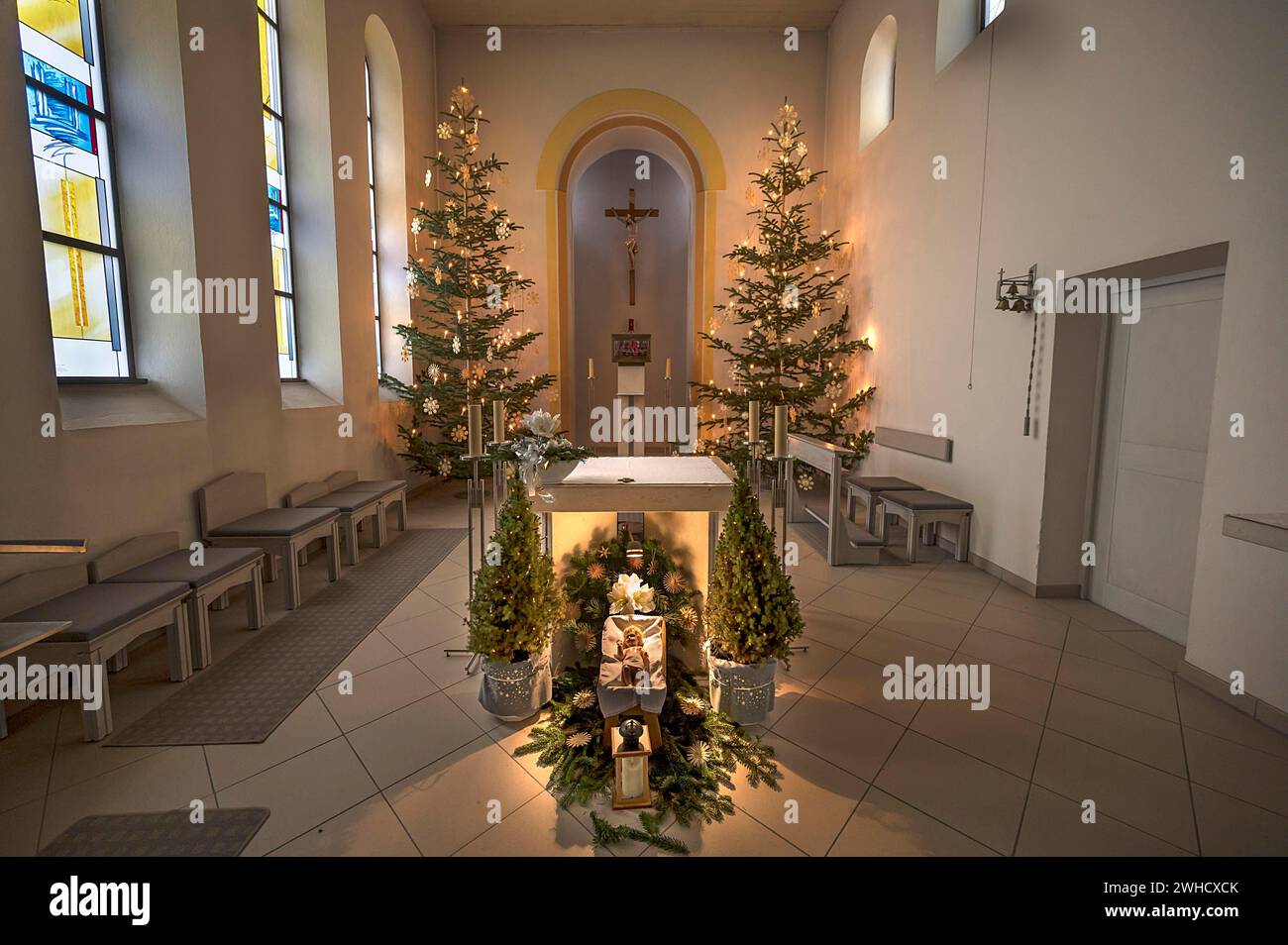 Cancellino decorato per Natale nella chiesa filiale di Maria Schnee, Baernfels, alta Franconia, Baviera, Germania Foto Stock