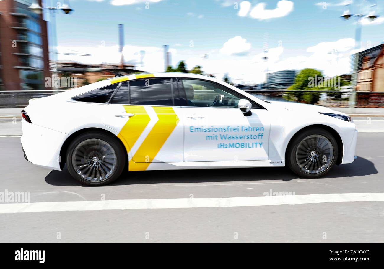 La Toyota Mirai, un veicolo con tecnologia a celle a combustibile, Fuelcell, su strada, Berlino, 17/05/2021 Foto Stock