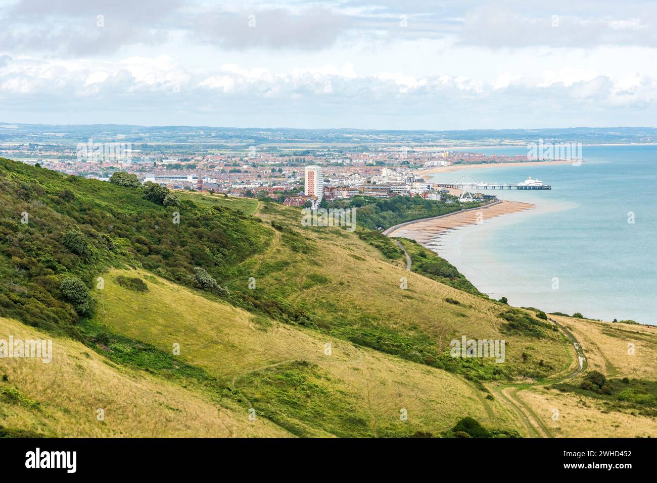 Vista della città di Eastbourne sulla costa meridionale inglese, West Sussex, Inghilterra, Regno Unito Foto Stock