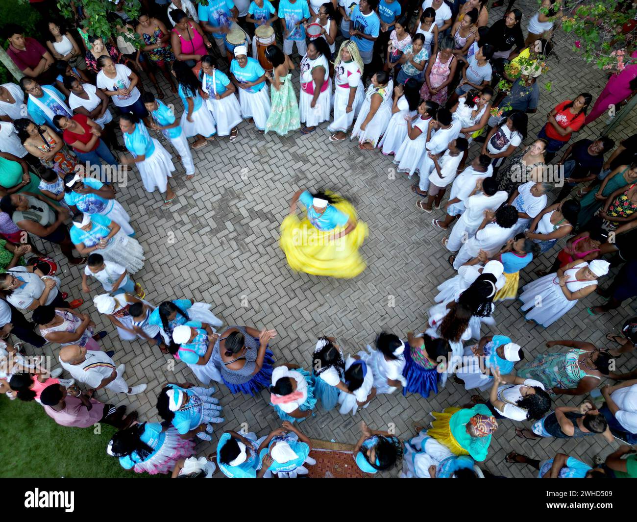 Ibotirama, bahia, brasile - 2 febbraio 2023: I seguaci della religione candobola ballano durante le celebrazioni in onore di Yemanja nella città di Ibotirama Foto Stock