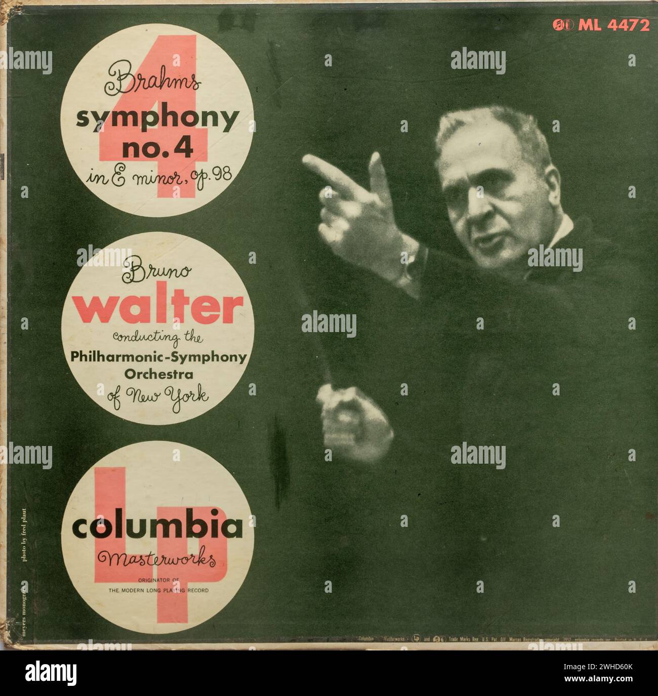 Bruno Walter dirige l'Orchestra Filarmonica di New York, Brahms Symphony No. 4 in mi minore op. 98, 1955 copertina in vinile LP Foto Stock