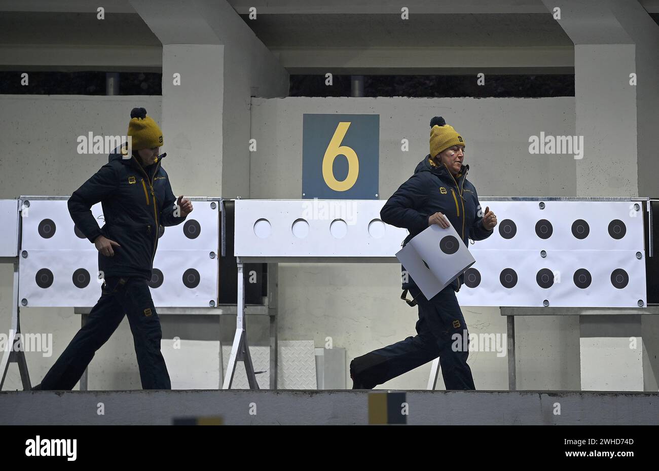 Preparazione del poligono di tiro durante lo sprint femminile 7, 5 km, i Campionati del mondo di biathlon 2024, a nove Mesto na Morave, distretto di Zdar, regione di Vysocina, Repubblica Ceca, 9 febbraio, 2024. (CTK Photo/Lubos Pavlicek) Foto Stock