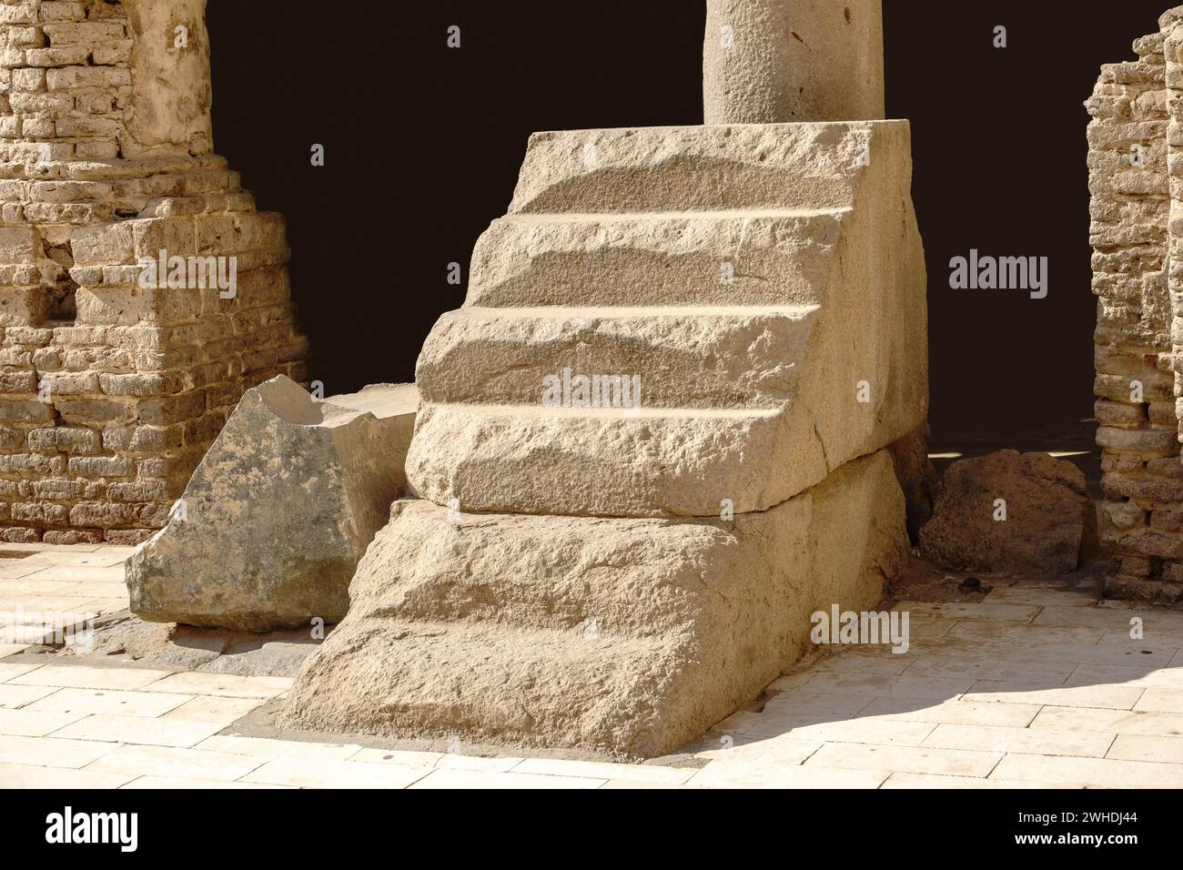 Monastero bianco vicino alla città egiziana superiore di Sohag, nel Medio Egitto Foto Stock