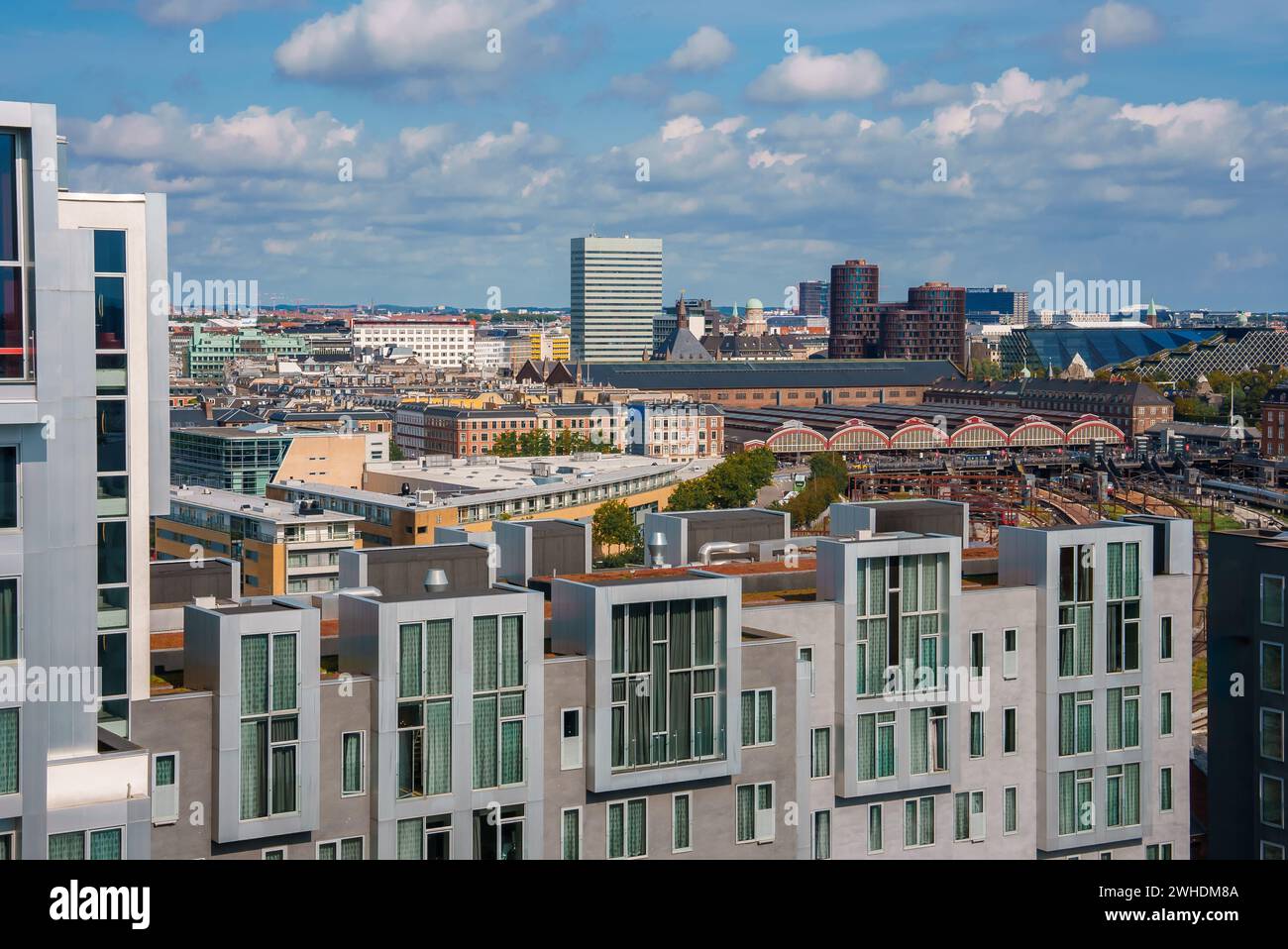 Paesaggio urbano contemporaneo con sfondo classico, Copenhagen Foto Stock