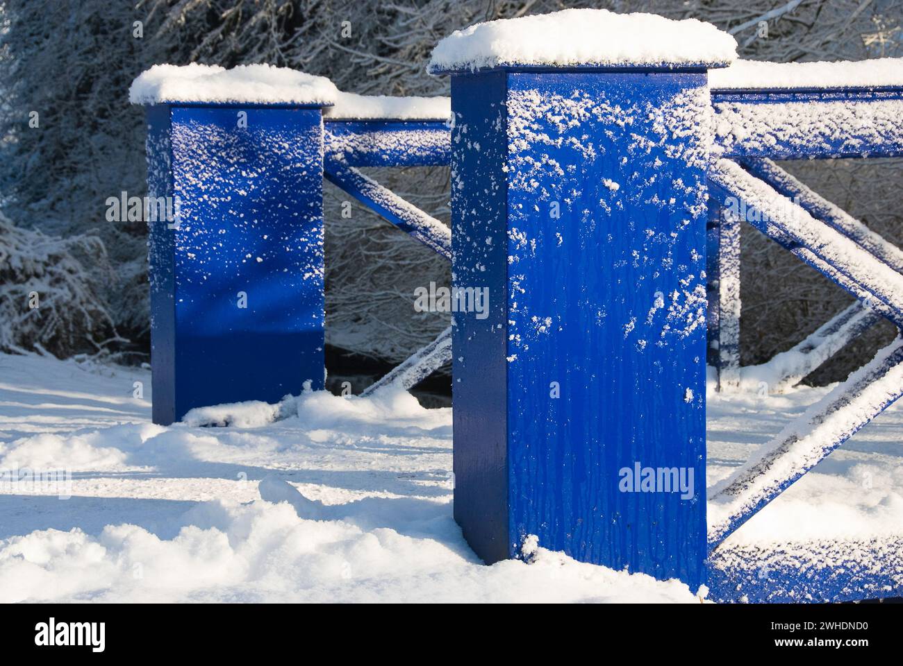 Ponte blu in inverno Foto Stock
