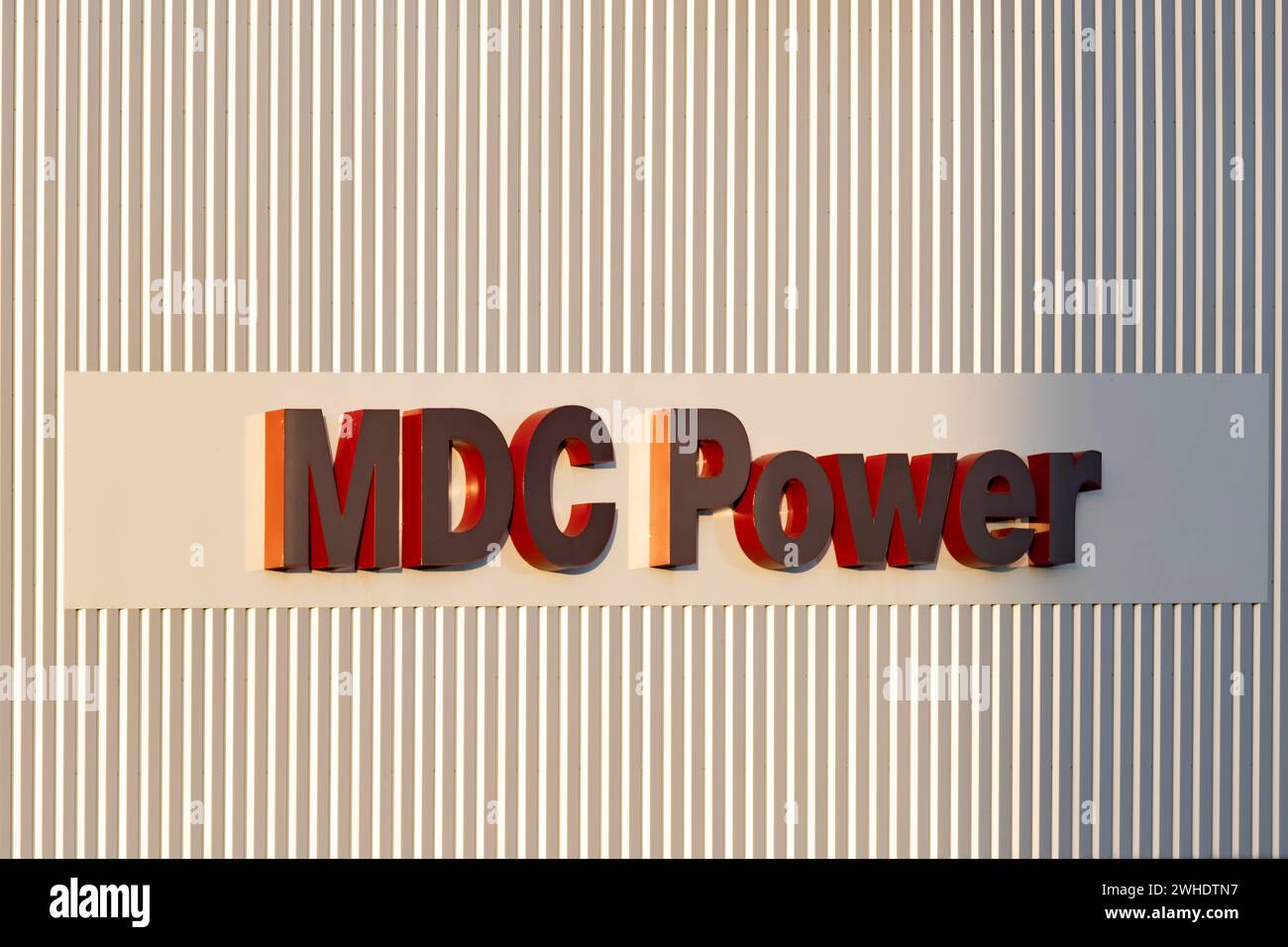 MDC Power GmbH edificio con logotipo, fornitore automobilistico tedesco, produzione di motori a quattro e sei cilindri, responsabile del motore Mercedes-Benz Foto Stock