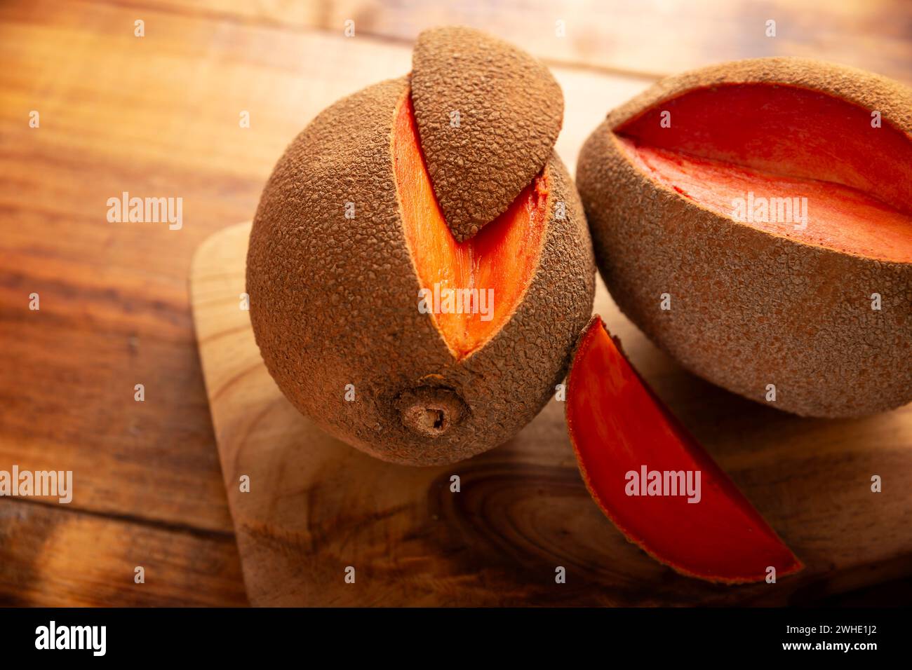 Mamey, (Pouteria sapota) frutto originario del Messico e di altri paesi americani, in alcuni paesi è conosciuto come Zapote, Sapote o Mamey rosso. Foto Stock