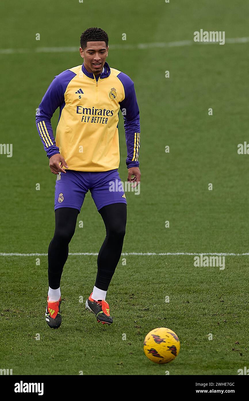 Madrid, Spagna. 9 febbraio 2024. Jude Bellingham del Real Madrid in azione durante l'ultima sessione di allenamento del Real Madrid CF prima della partita di calcio LaLiga EA Sports della settimana 24 contro il Girona FC al Ciudad Deportiva Real Madrid. Credito: SOPA Images Limited/Alamy Live News Foto Stock