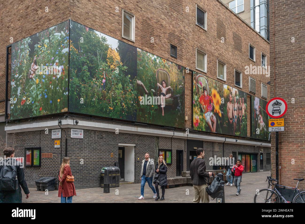 Siân Davey: 'The Garden' - mostra all'aperto nel Soho Photography Quarter in Ramillies Street W1, Londra, Inghilterra, Regno Unito Foto Stock
