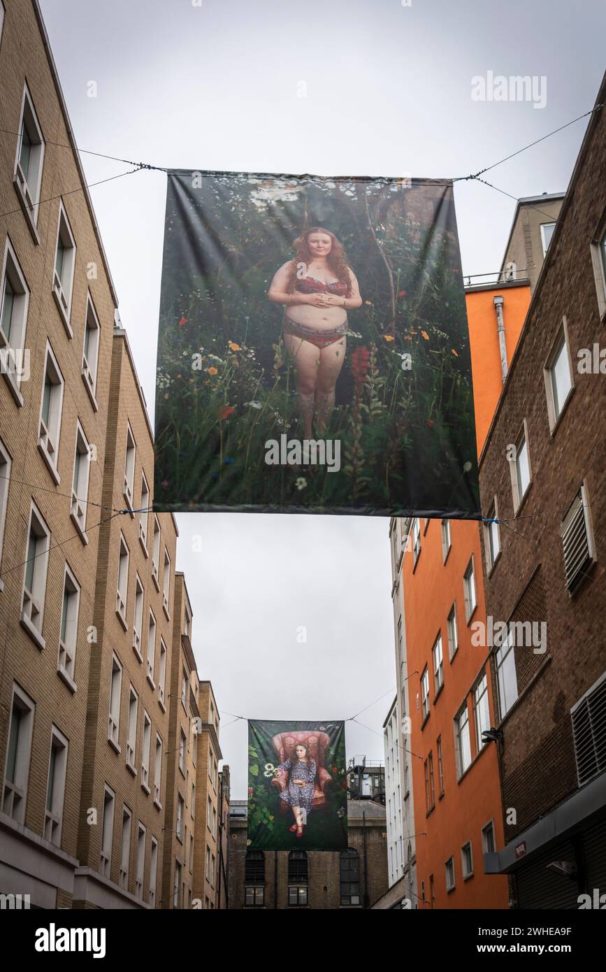 Siân Davey: 'The Garden' - mostra all'aperto nel Soho Photography Quarter a Ramillies Place W1, Londra, Inghilterra, Regno Unito Foto Stock