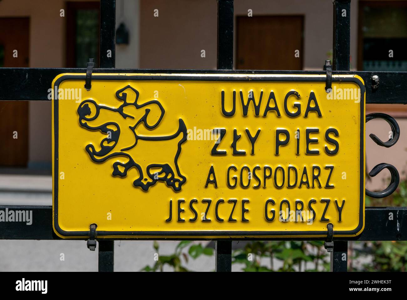 '26.05.2019, Polonia, bassa Slesia, Breslavia - avvertimento sul cane: Attenzione al cane cattivo, e proprietario è ancora peggio. 00A190526D161CAROEX.JPG [MODELLI RIPRESI Foto Stock