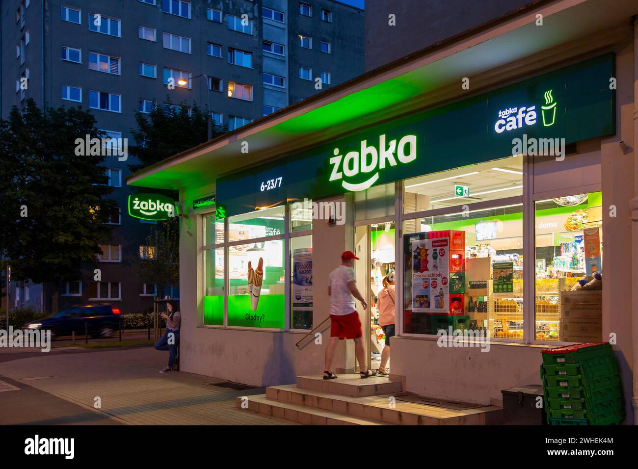 '08.06.2019, Polonia, Wielkopolska, Poznan - Mini-supermercato della catena polacca di franchising Zabka, specializzata nello shopping tardivo e nelle piccole attese Foto Stock