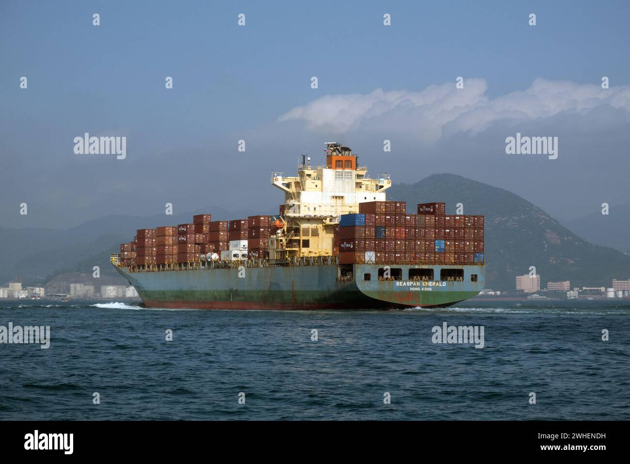 '09.12.2023, Cina, Hong Kong, Hong Kong - nave portacontainer Seaspan Emerald sul Mar Cinese meridionale. 00S231209D203CAROEX.JPG [VERSIONE DEL MODELLO: NON APPLICAB Foto Stock