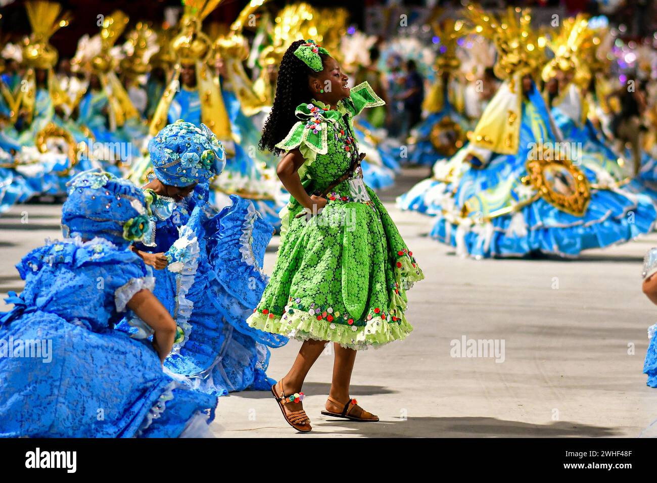 Rio De Janeiro, Brasile. 9 febbraio 2024. RJ - RIO DE JANEIRO - 02/09/2024 - CARNEVALE RIO 2024, SAMBA ESCOLA SERIE GOLD PARADE - membri della Scuola Samba Imperio da Tijuca durante una performance alla sfilata della serie d'oro di Rio de Janeiro al Marques de Sapucai Sambadrome questo venerdì (09). Foto: Thiago Ribeiro/AGIF (foto di Thiago Ribeiro/AGIF/Sipa USA) credito: SIPA USA/Alamy Live News Foto Stock