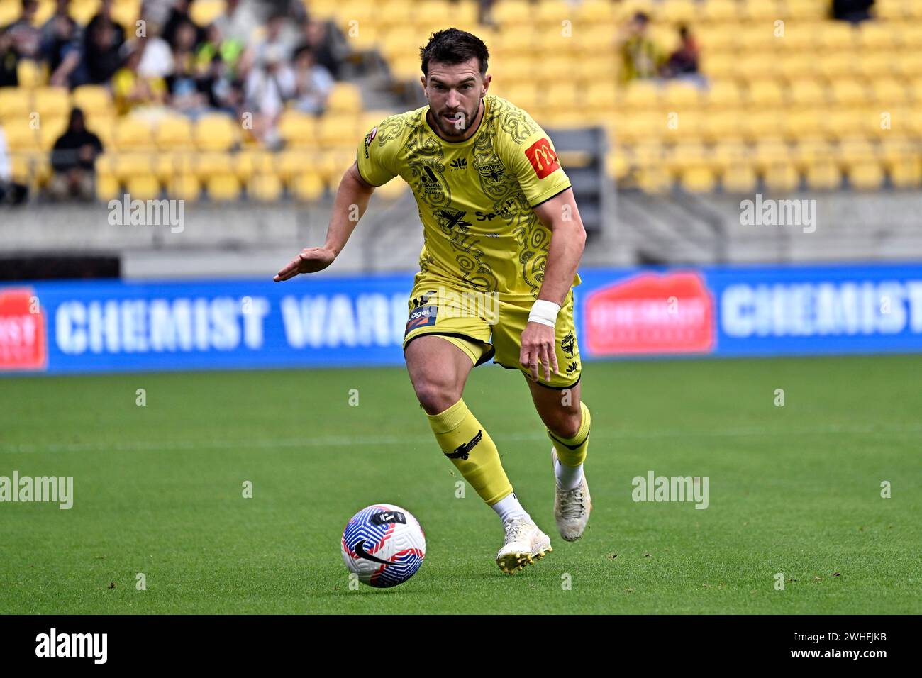 Wellington, nuova Zelanda. 10 febbraio 2024. Tim Payne dei Phoenix controlla la palla durante la partita del 16° turno maschile tra Wellington Phoenix e Western United allo Sky Stadium di Wellington, nuova Zelanda, sabato 10 febbraio 2024. (AAP Image/Masanori Udagawa/via Photosport) NESSUNA ARCHIVIAZIONE, SOLO USO EDITORIALE credito: Australian Associated Press/Alamy Live News Foto Stock