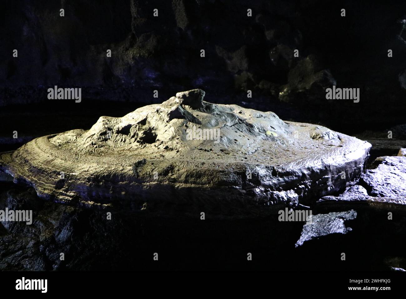 Formazione rocciosa vulcanica nella grotta di manjanggul, patrimonio dell'umanità dell'unesco, sull'isola di Jeju Foto Stock