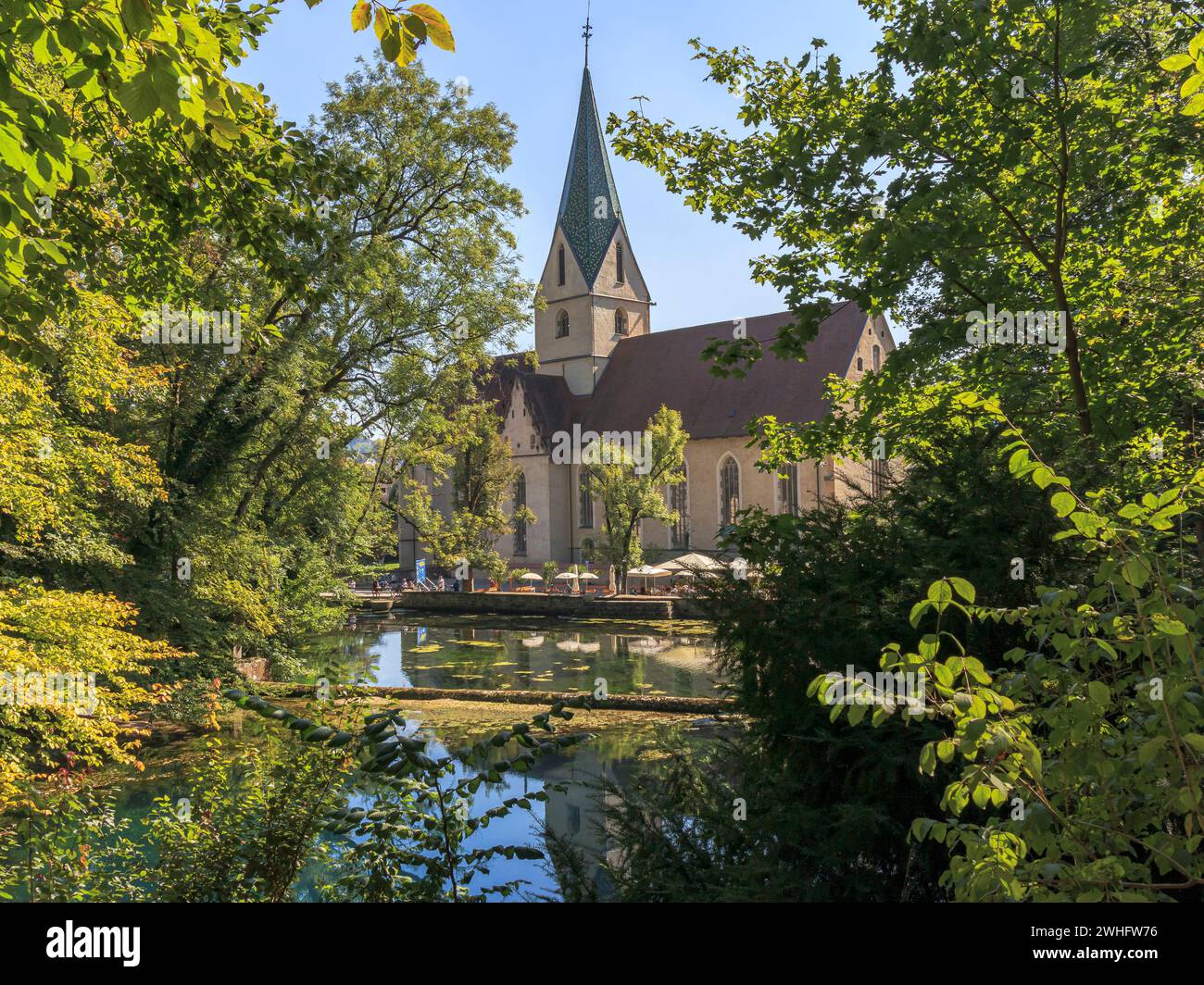 Town Blaubeuren Monastery Church, Source, Blue Pot, Swabian Alb, Germania meridionale, settembre Foto Stock