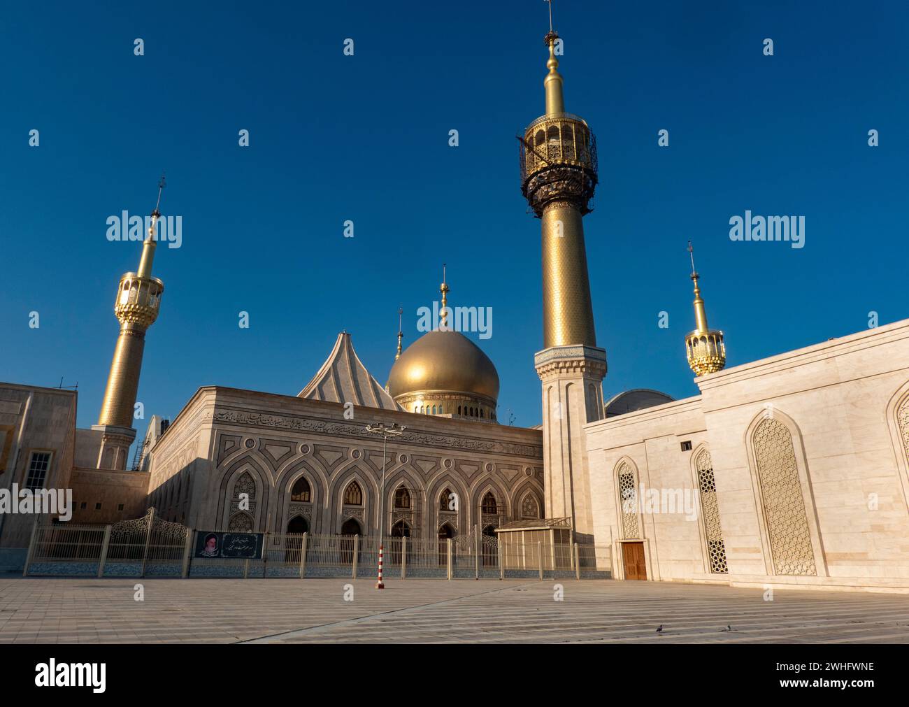 Esterno, tomba di Ruhollah Khomeini, Behesht-e Zahra, Teheran, Iran Foto Stock