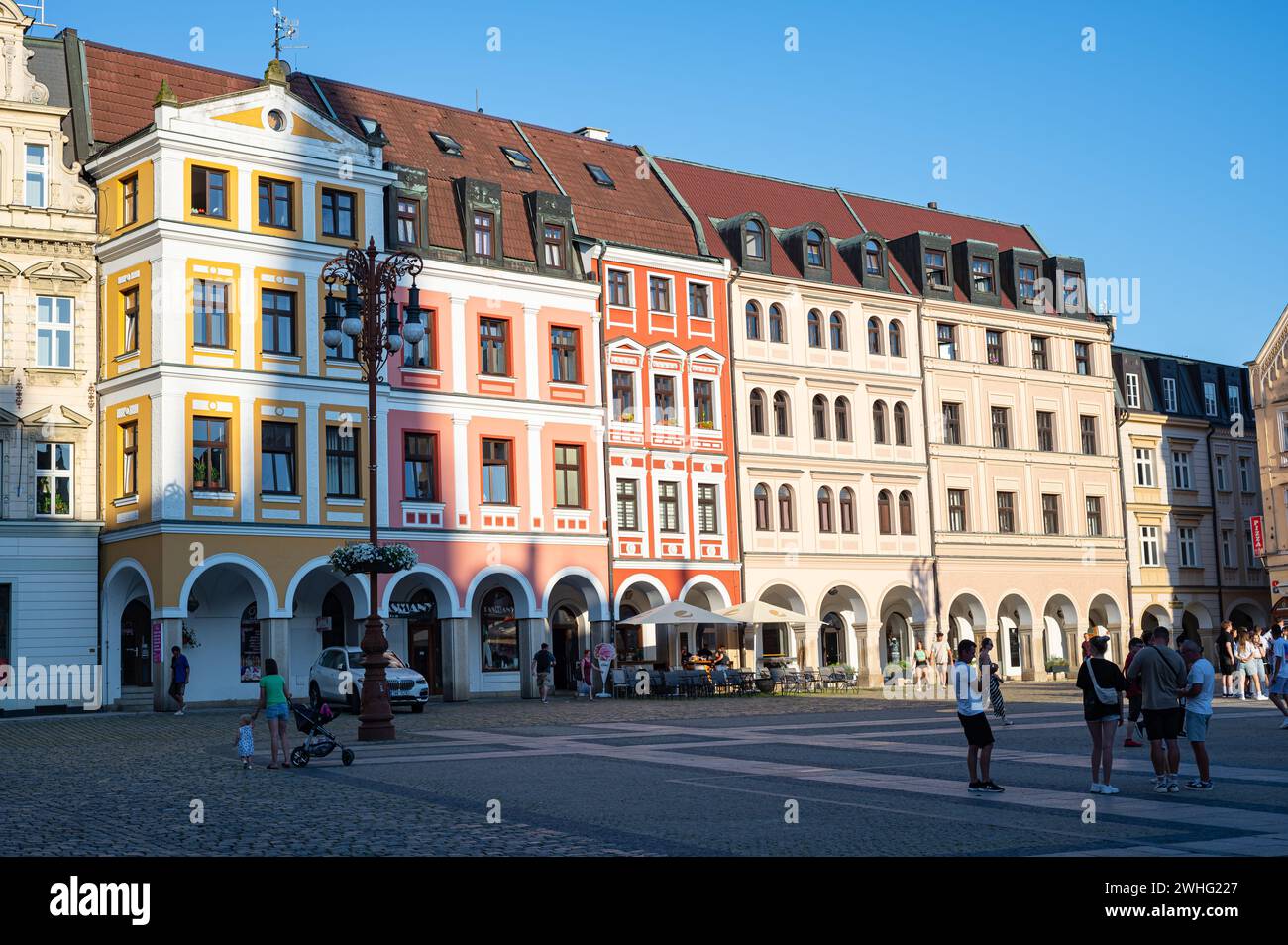 Case colorate sulla piazza della città vecchia di Liberec, Repubblica Ceca Foto Stock