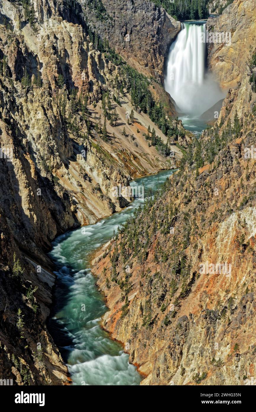 Vista da Artist Point nel parco nazionale di Yellowstone, sul fiume Yellowstone e sulle Upper Falls Foto Stock