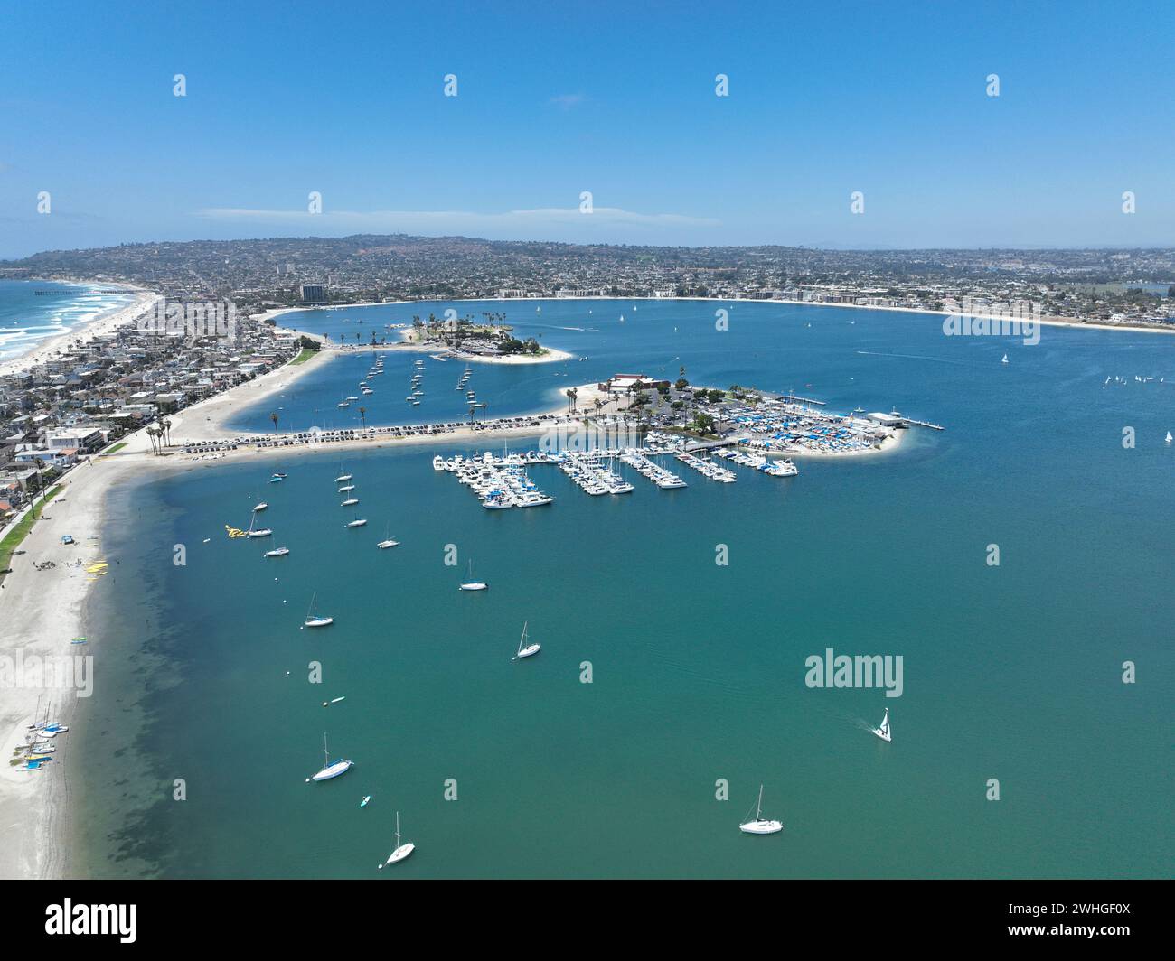 Vista aerea di barche e kayak a Mission Bay a San Diego, California. STATI UNITI. Foto Stock