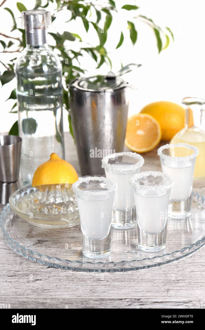 Shot di vodka con limone Foto Stock