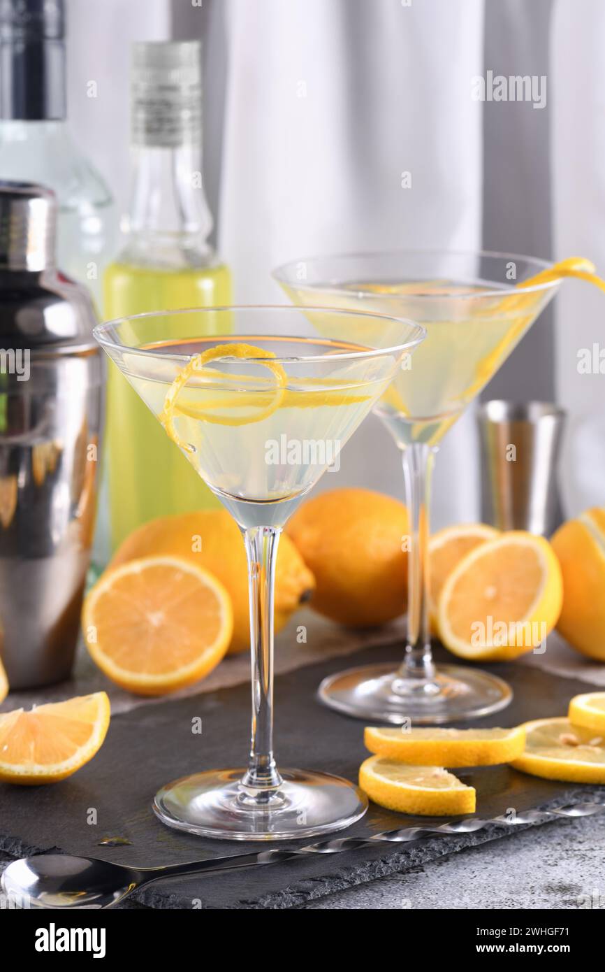 Martini al limone con scorza Foto Stock